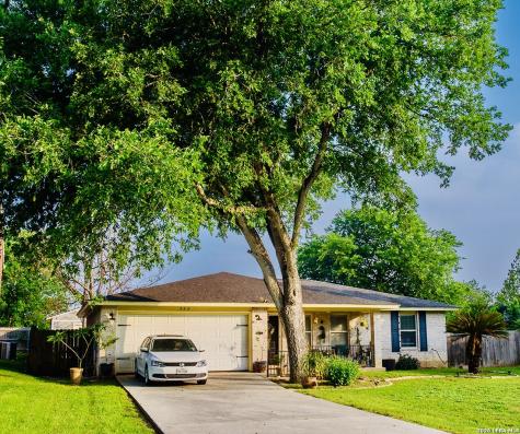 523 Woodlake Drive Mcqueeney TX 78123