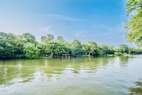 523 Woodlake Drive Mcqueeney TX 78123
