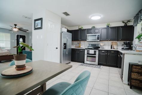 523 Woodlake Drive Mcqueeney TX 78123