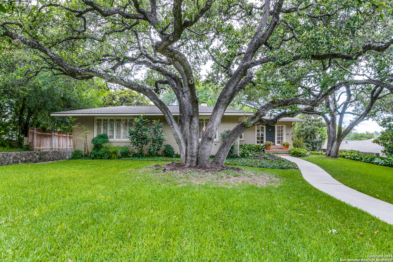 615 Ridgemont Avenue Terrell Hills TX 78209