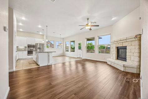 627 Ridgeglen Drive New Braunfels TX 78130