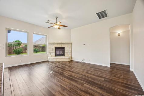 627 Ridgeglen Drive New Braunfels TX 78130