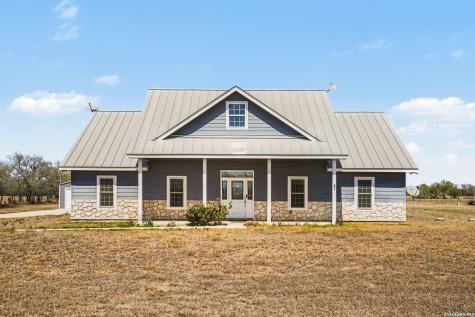 1005 County Road 678 Natalia TX 78059