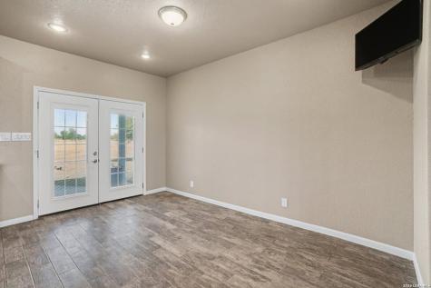 1005 County Road 678 Natalia TX 78059