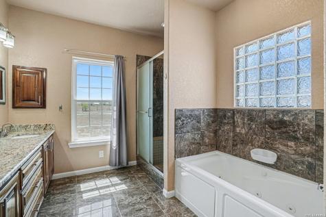 1005 County Road 678 Natalia TX 78059