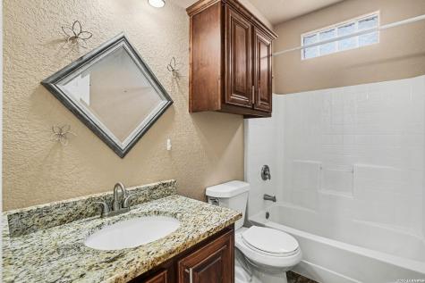 1005 County Road 678 Natalia TX 78059