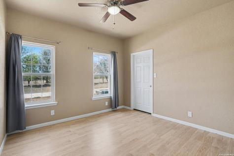 1005 County Road 678 Natalia TX 78059