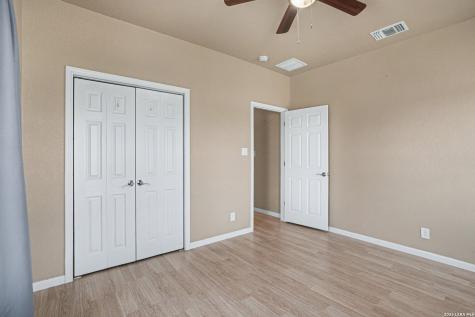 1005 County Road 678 Natalia TX 78059