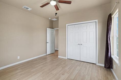 1005 County Road 678 Natalia TX 78059