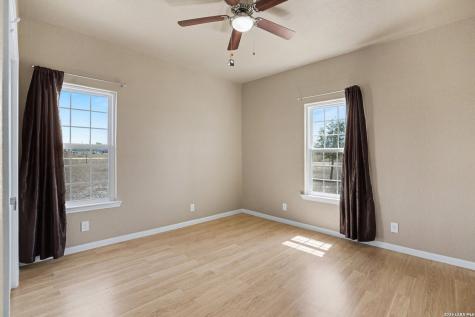 1005 County Road 678 Natalia TX 78059