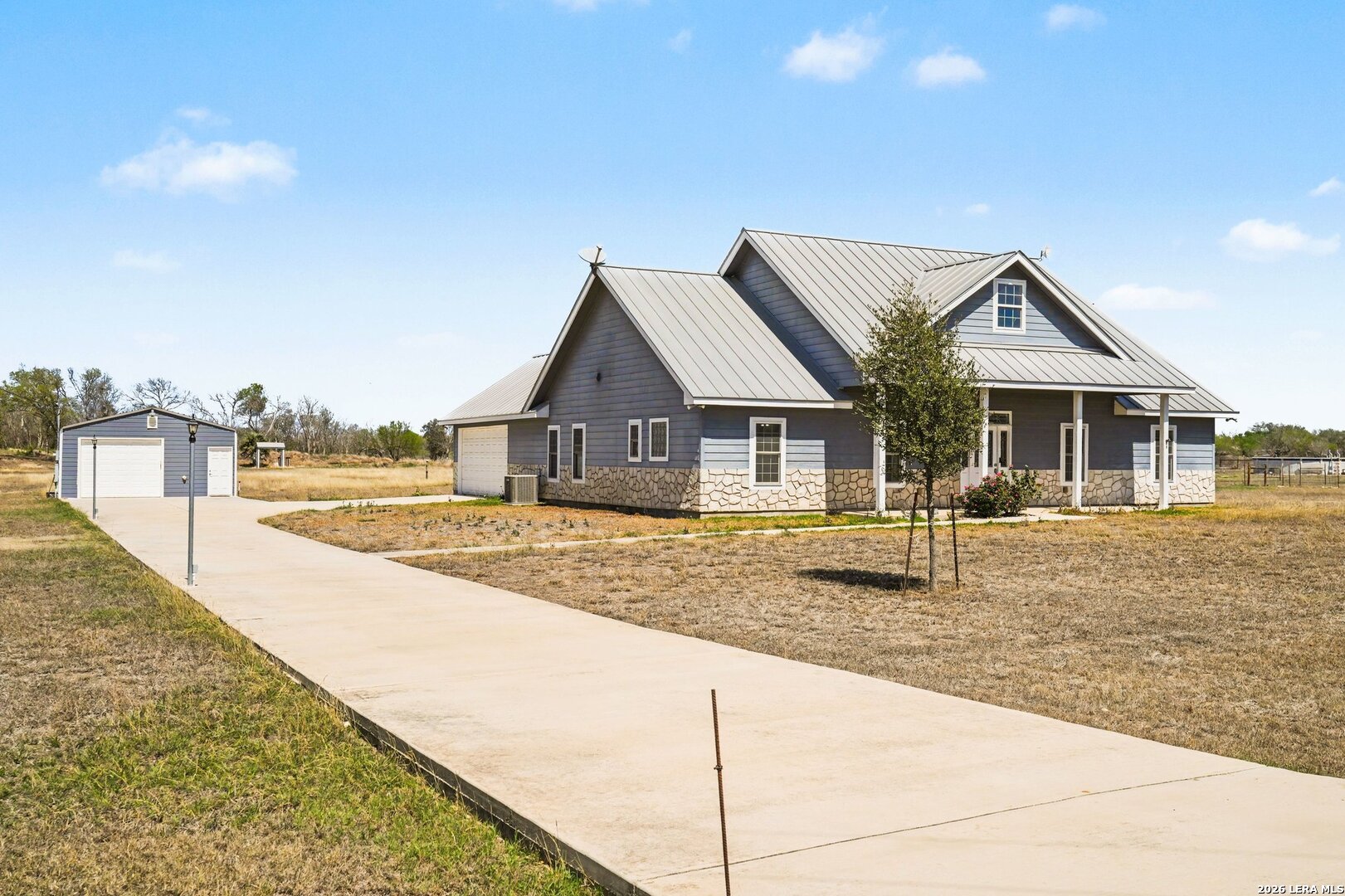 1005 County Road 678 Natalia TX 78059