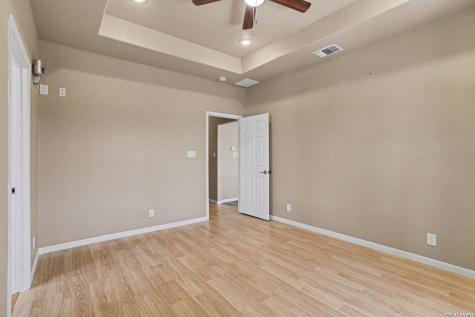 1005 County Road 678 Natalia TX 78059