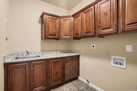 1005 County Road 678 Natalia TX 78059