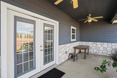 1005 County Road 678 Natalia TX 78059