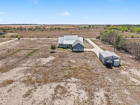 1005 County Road 678 Natalia TX 78059