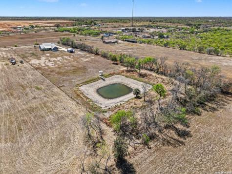 1005 County Road 678 Natalia TX 78059