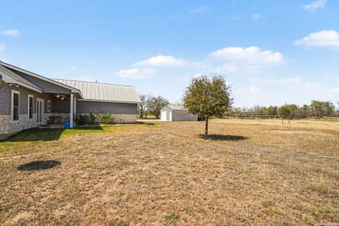 1005 County Road 678 Natalia TX 78059
