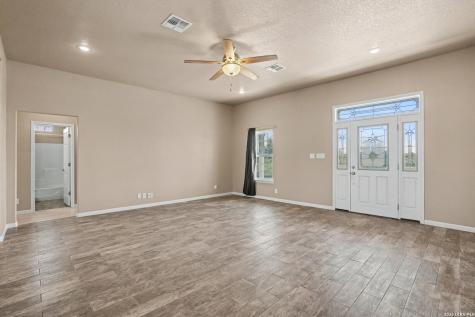 1005 County Road 678 Natalia TX 78059