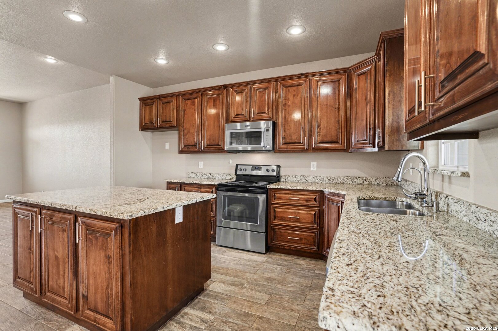 1005 County Road 678 Natalia TX 78059