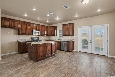 1005 County Road 678 Natalia TX 78059
