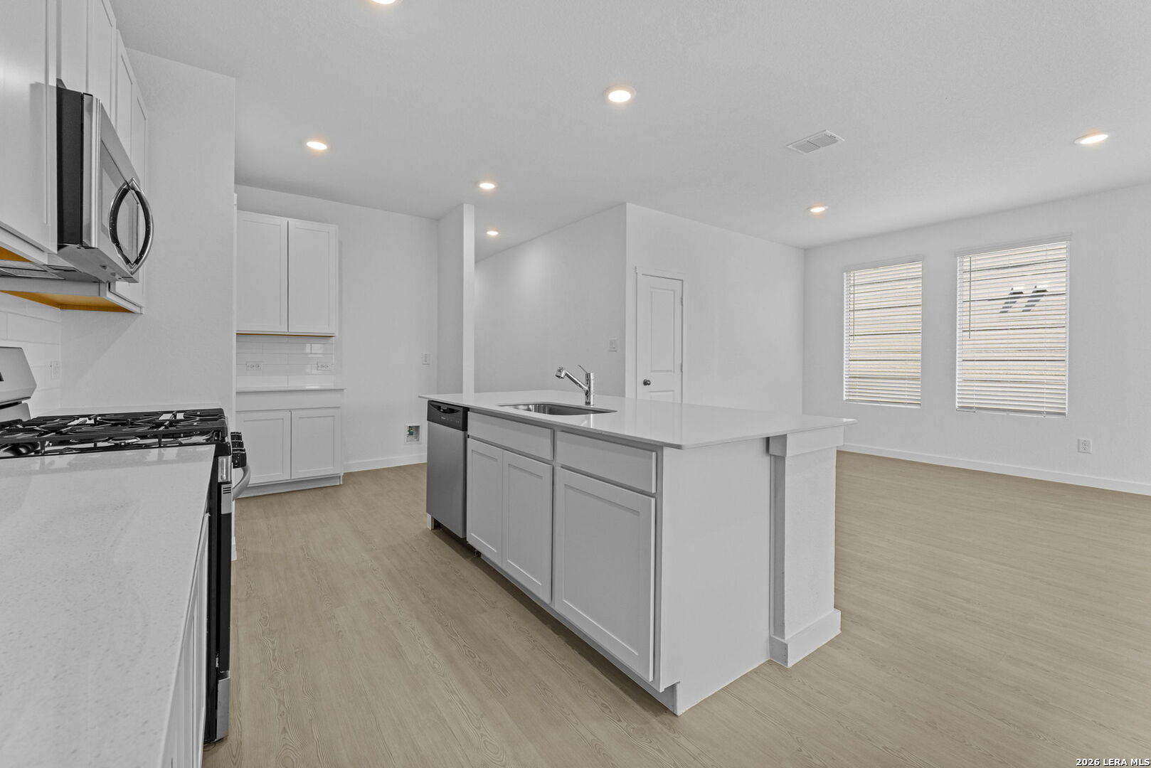 6514 Titan Park Converse TX 78109