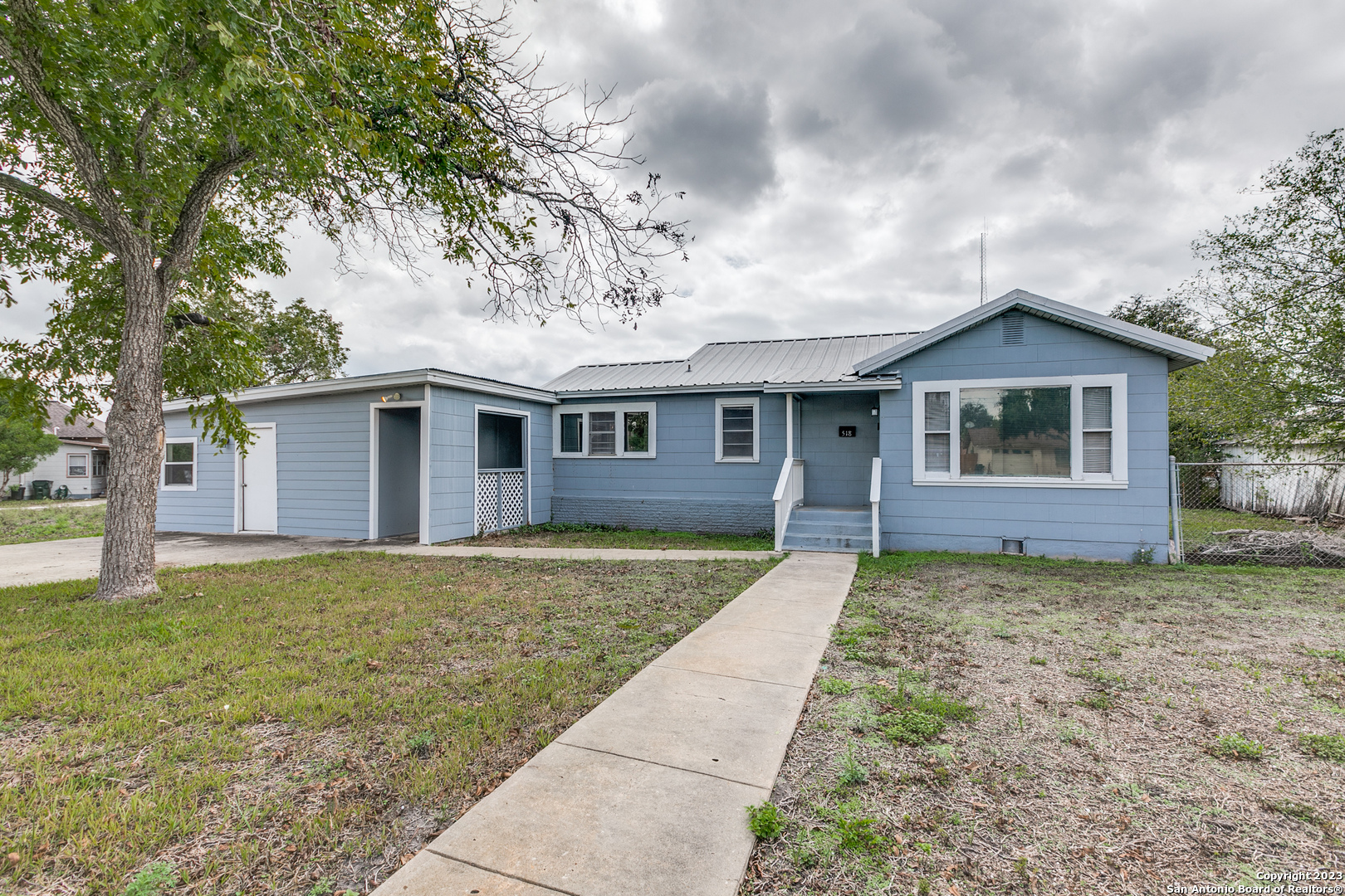 518 E Main Avenue Karnes City TX 78118