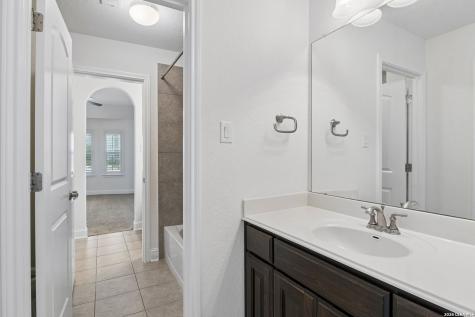 24702 Staffordshire San Antonio TX 78257