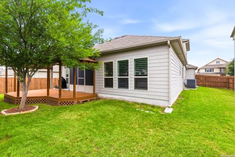 4547 Meadow Green Schertz TX 78108