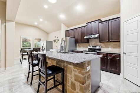 4547 Meadow Green Schertz TX 78108