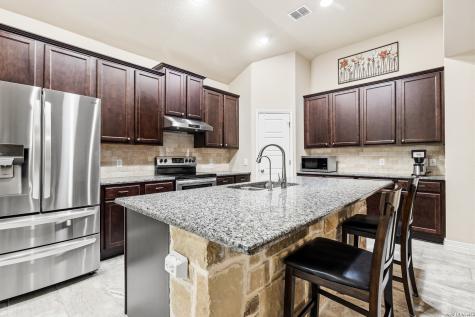 4547 Meadow Green Schertz TX 78108