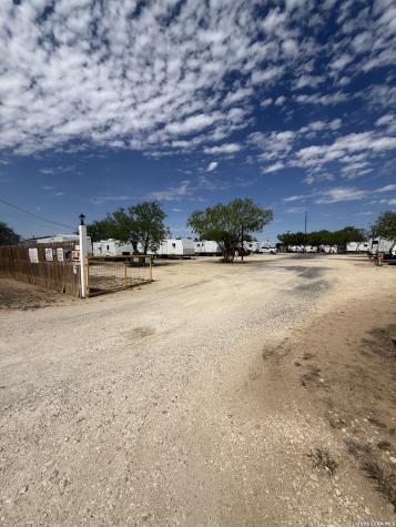 279 Mesquite Street Carrizo Springs TX 78834