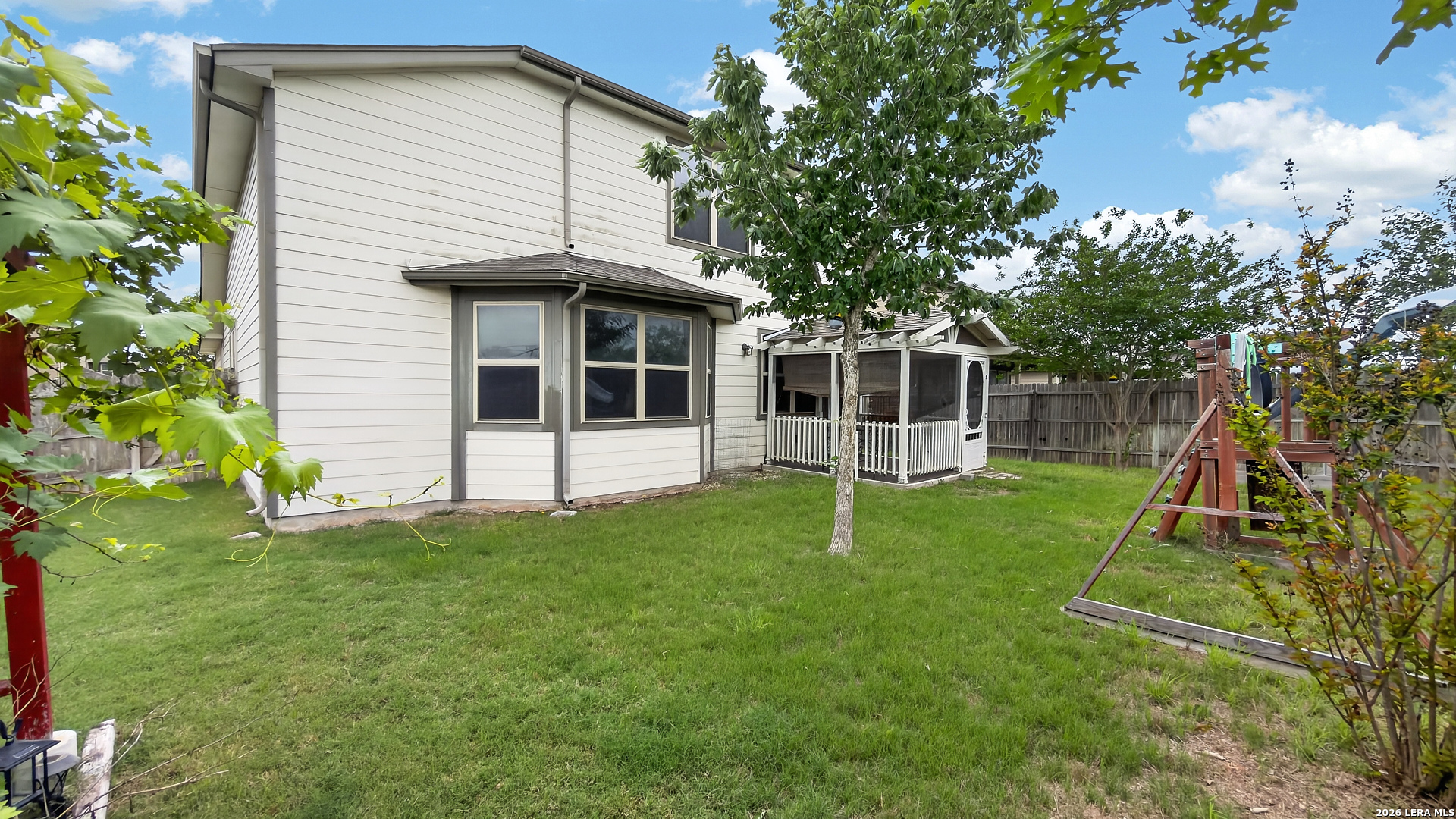 9855 Red Iron Creek Converse TX 78109