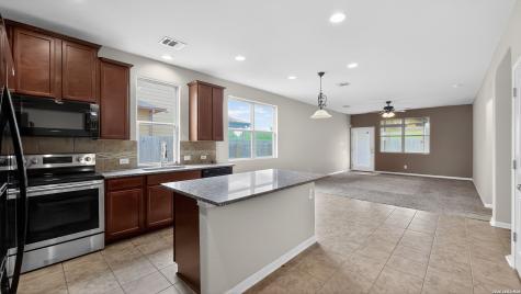 9855 Red Iron Creek Converse TX 78109