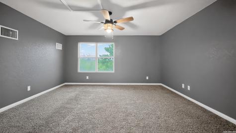 9855 Red Iron Creek Converse TX 78109