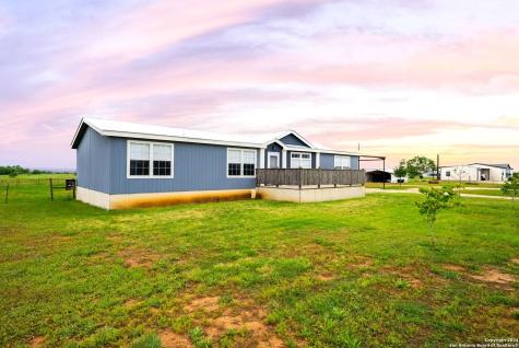 10988 Macaway Road Adkins TX 78101