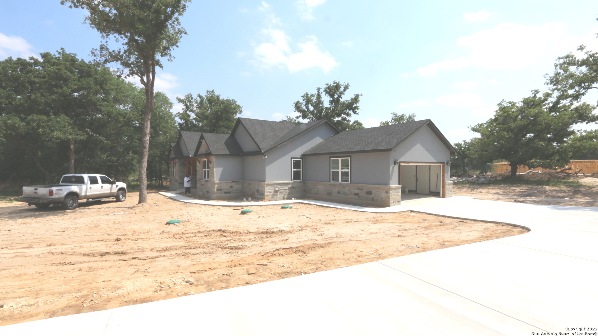 128 Clarence Drive Floresville TX 78114