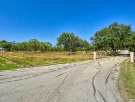 187 Oak Park Road Adkins TX 78101