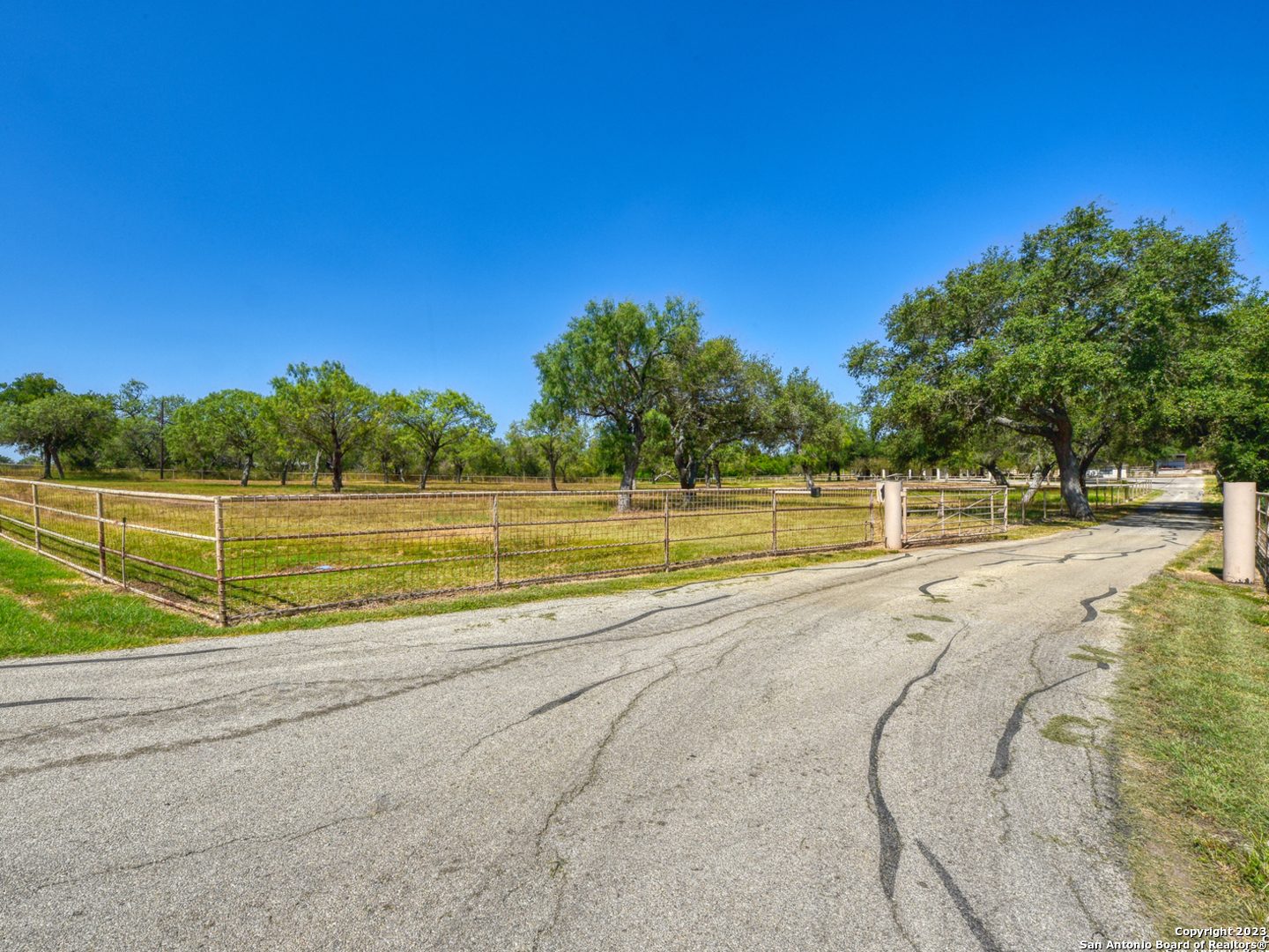 187 Oak Park Road Adkins TX 78101