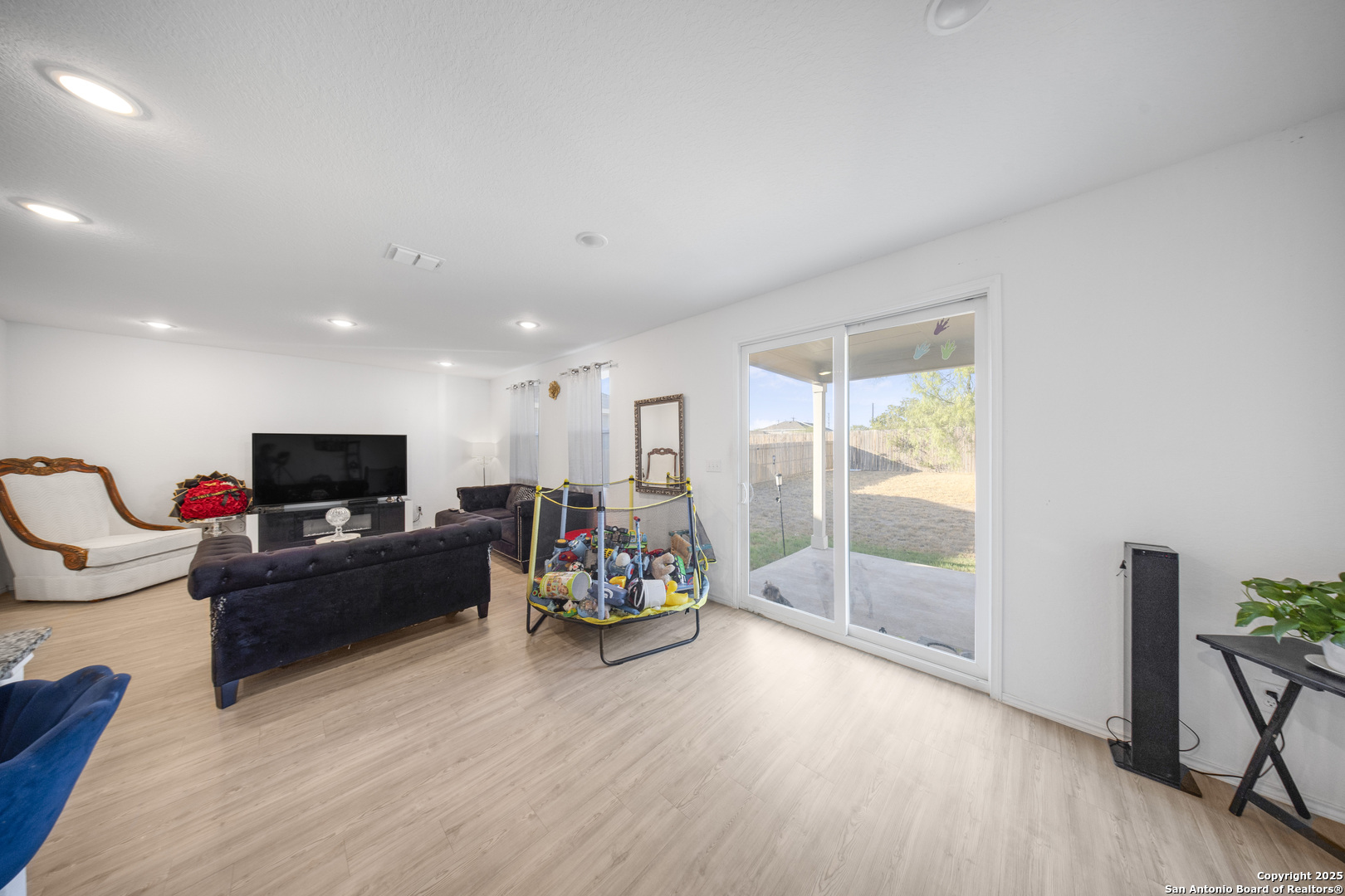 727 Corbin Bend San Antonio TX 78221