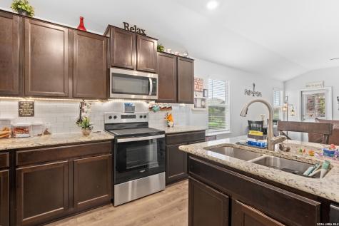 1523 Mossy Jasper San Antonio TX 78245