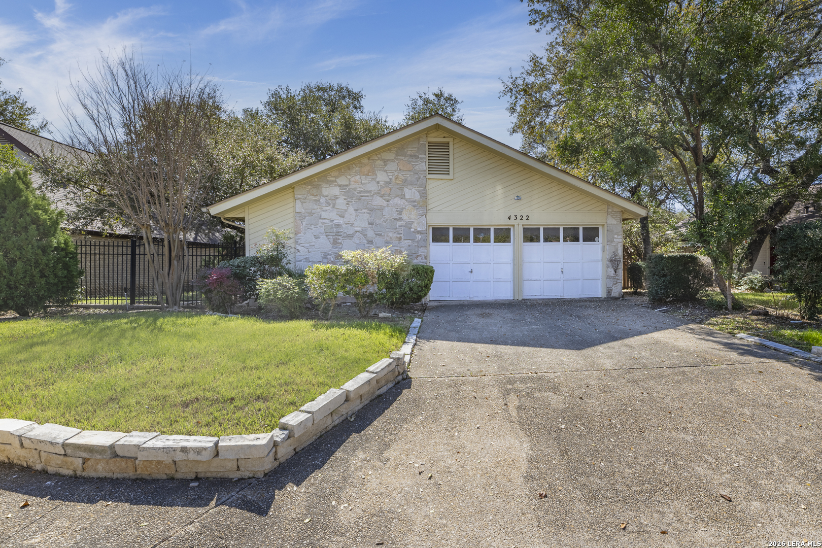 4322 Center Oak Woods San Antonio TX 78249