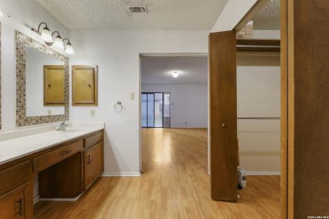 4322 Center Oak Woods San Antonio TX 78249