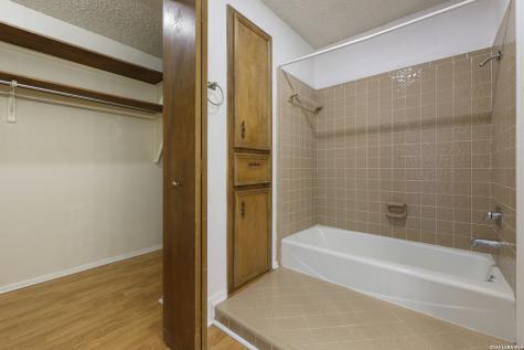 4322 Center Oak Woods San Antonio TX 78249