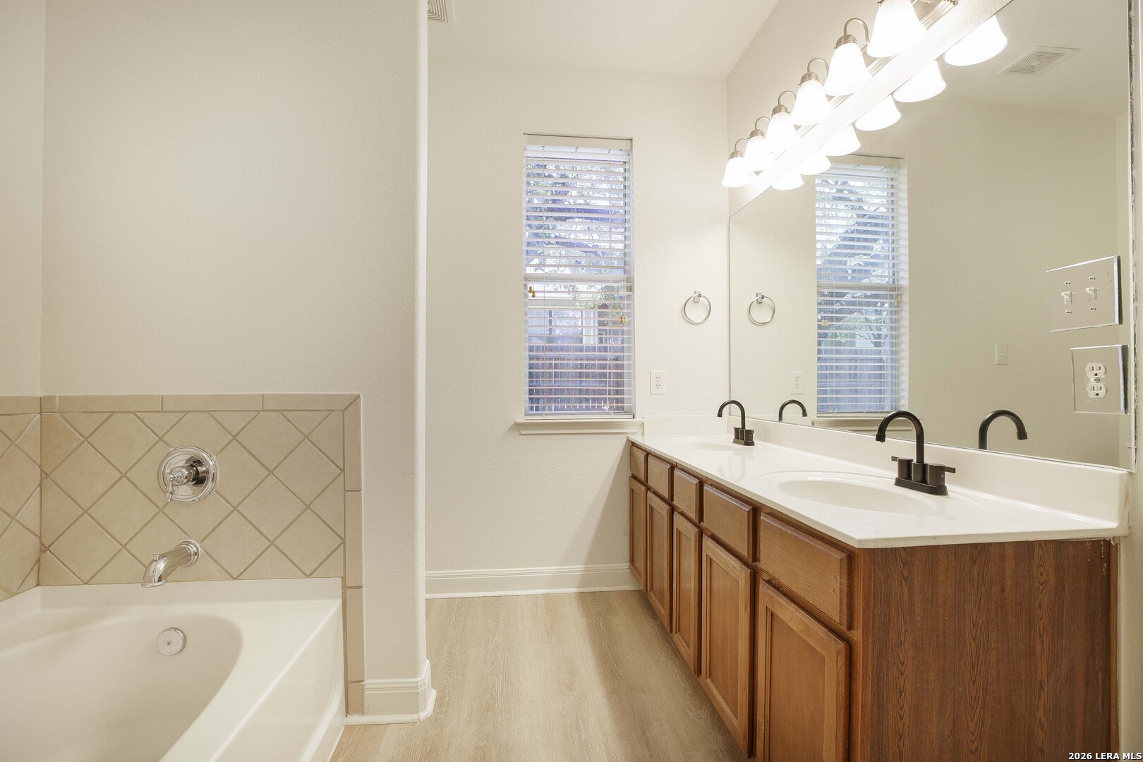 5718 Thunder Oaks San Antonio TX 78261