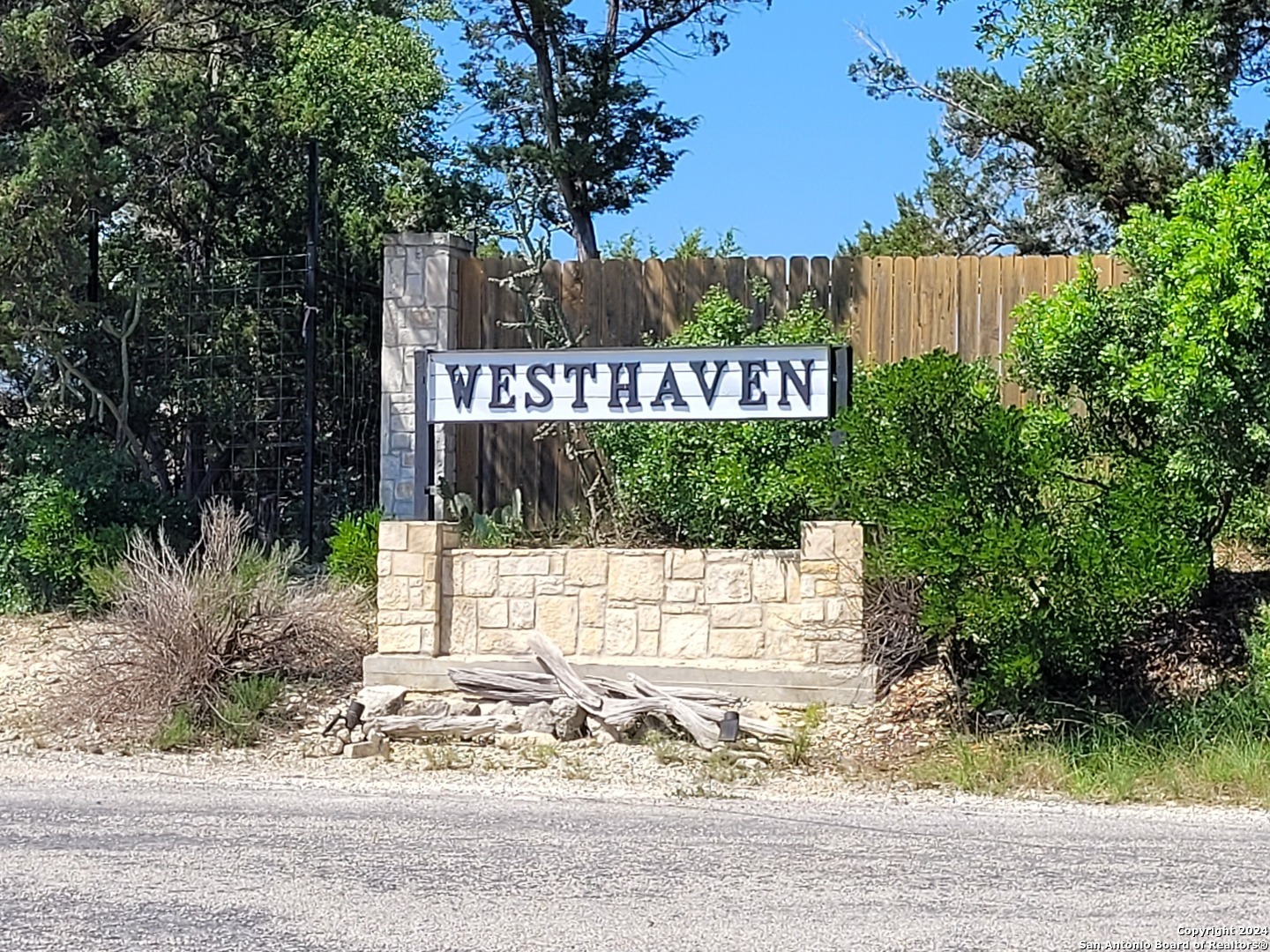 102 Cliffwood Canyon Lake TX 78133