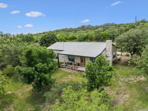 718 County Road 466 Castroville TX 78009