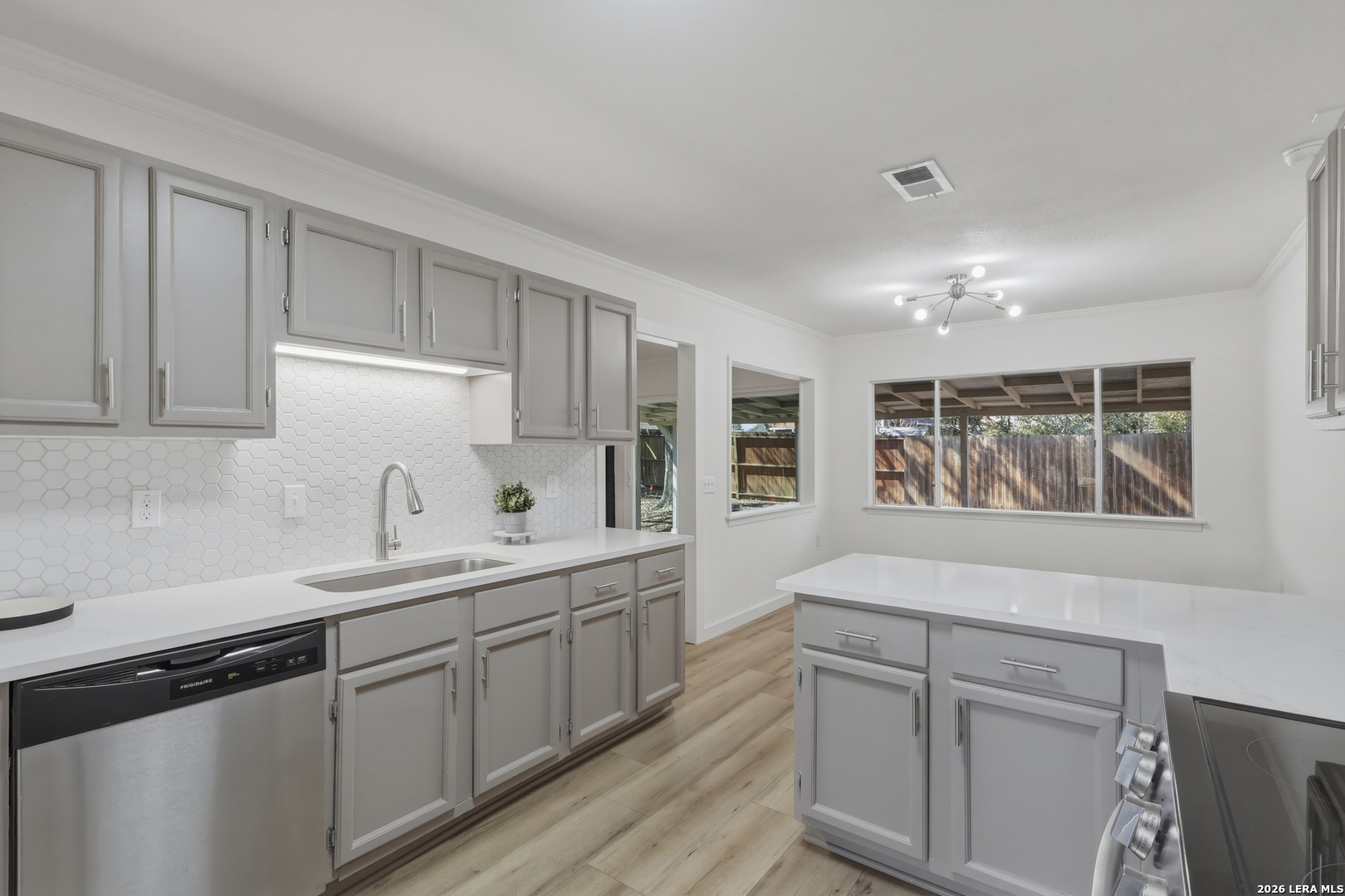 10423 Rock Cove Converse TX 78109