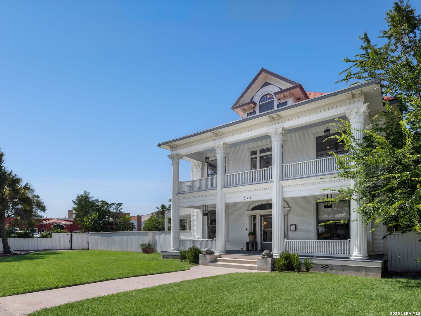 321 E Dewey Place San Antonio TX 78212