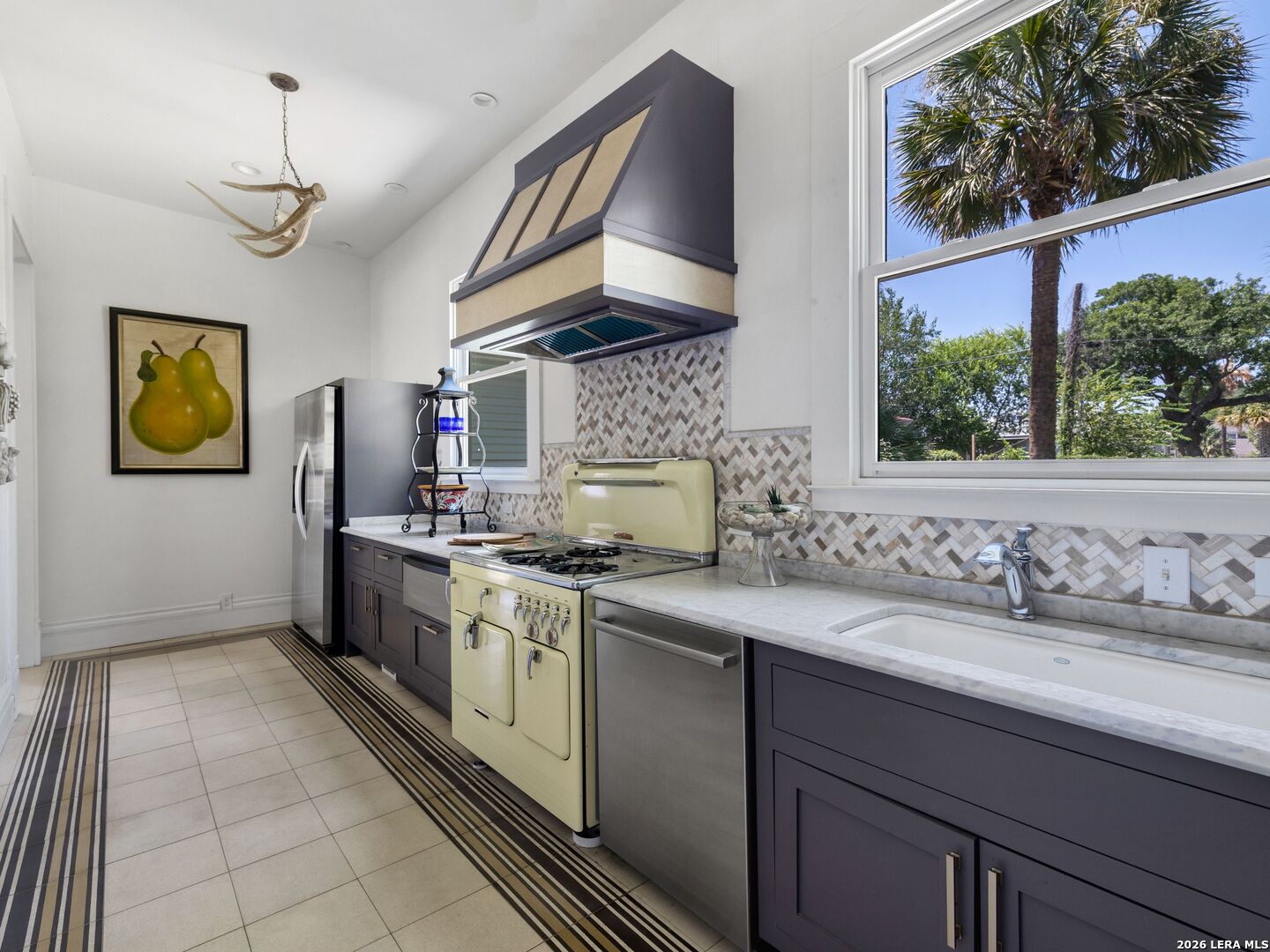 321 E Dewey Place San Antonio TX 78212
