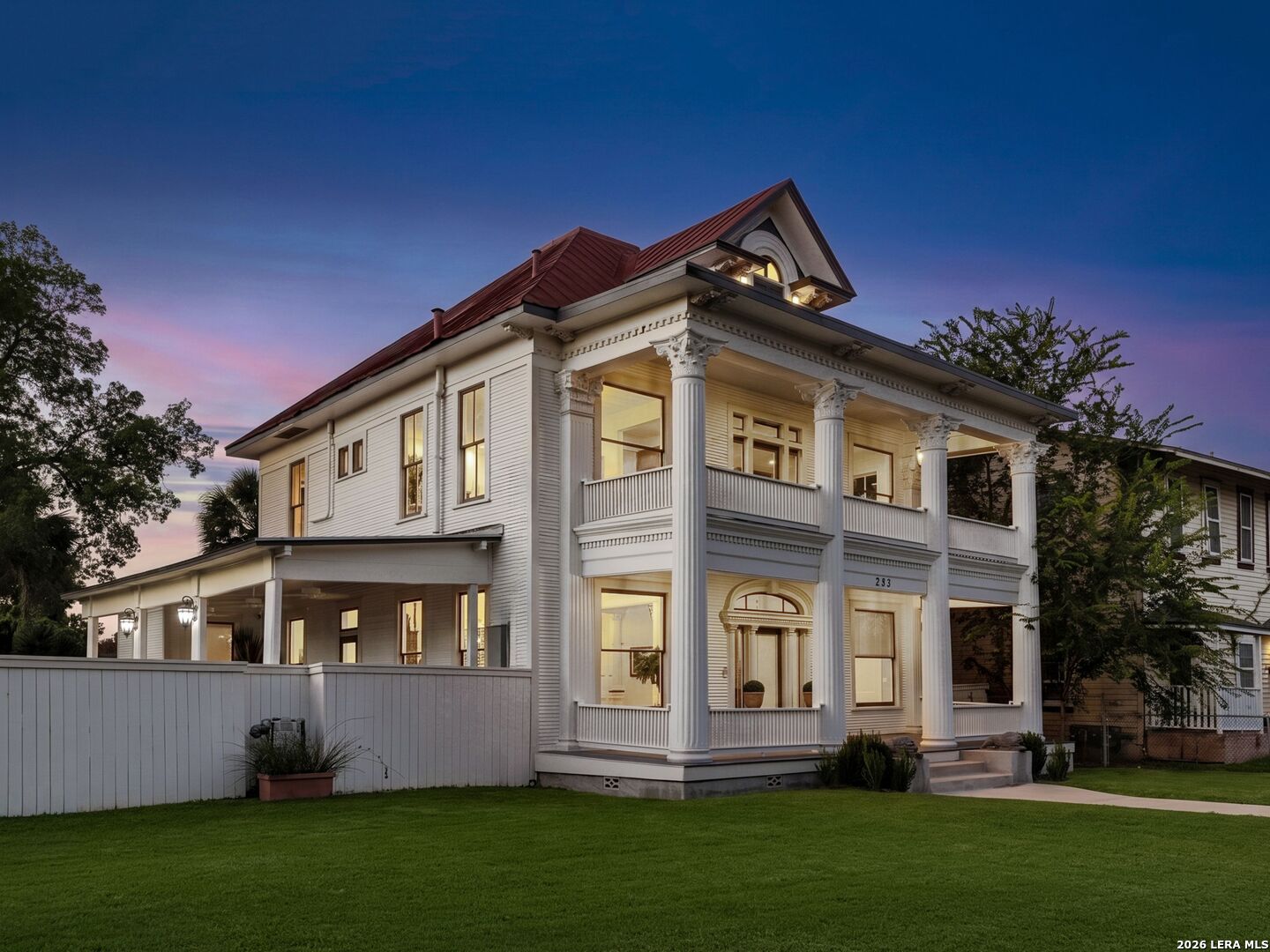 321 E Dewey Place San Antonio TX 78212